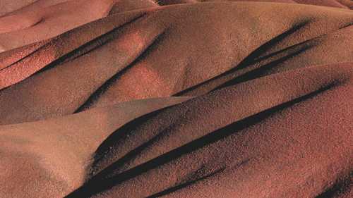 La Terre des Sept Couleurs de Chamarel à l’île Maurice, mettant en valeur des dunes de sable aux teintes naturelles issues de l’activité volcanique