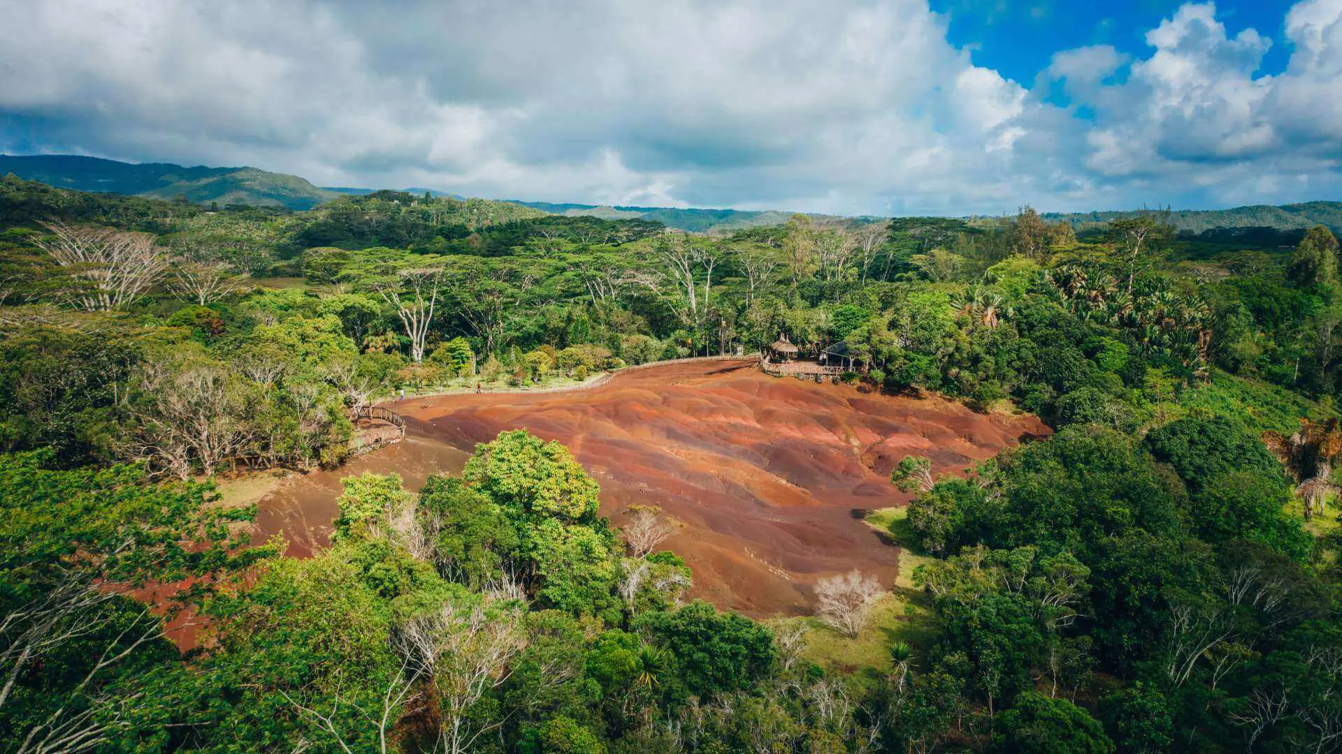 7 choses à savoir sur La Terre Des 7 Couleurs Chamarel